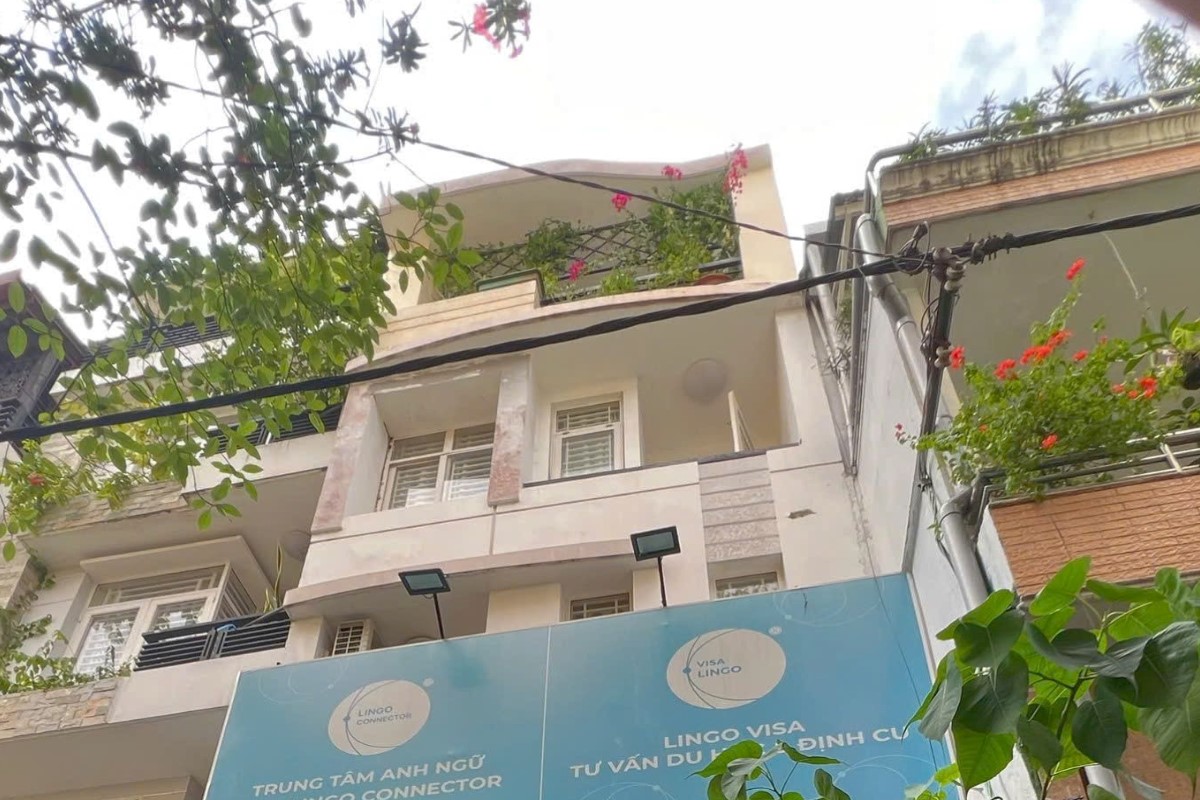 Nhà Hẻm Xe Hơi 5m, Trung Tâm Quận 1, 4 Tầng, Cách Mặt Tiền 30m, cách 1500m tới Wincom Q.1.