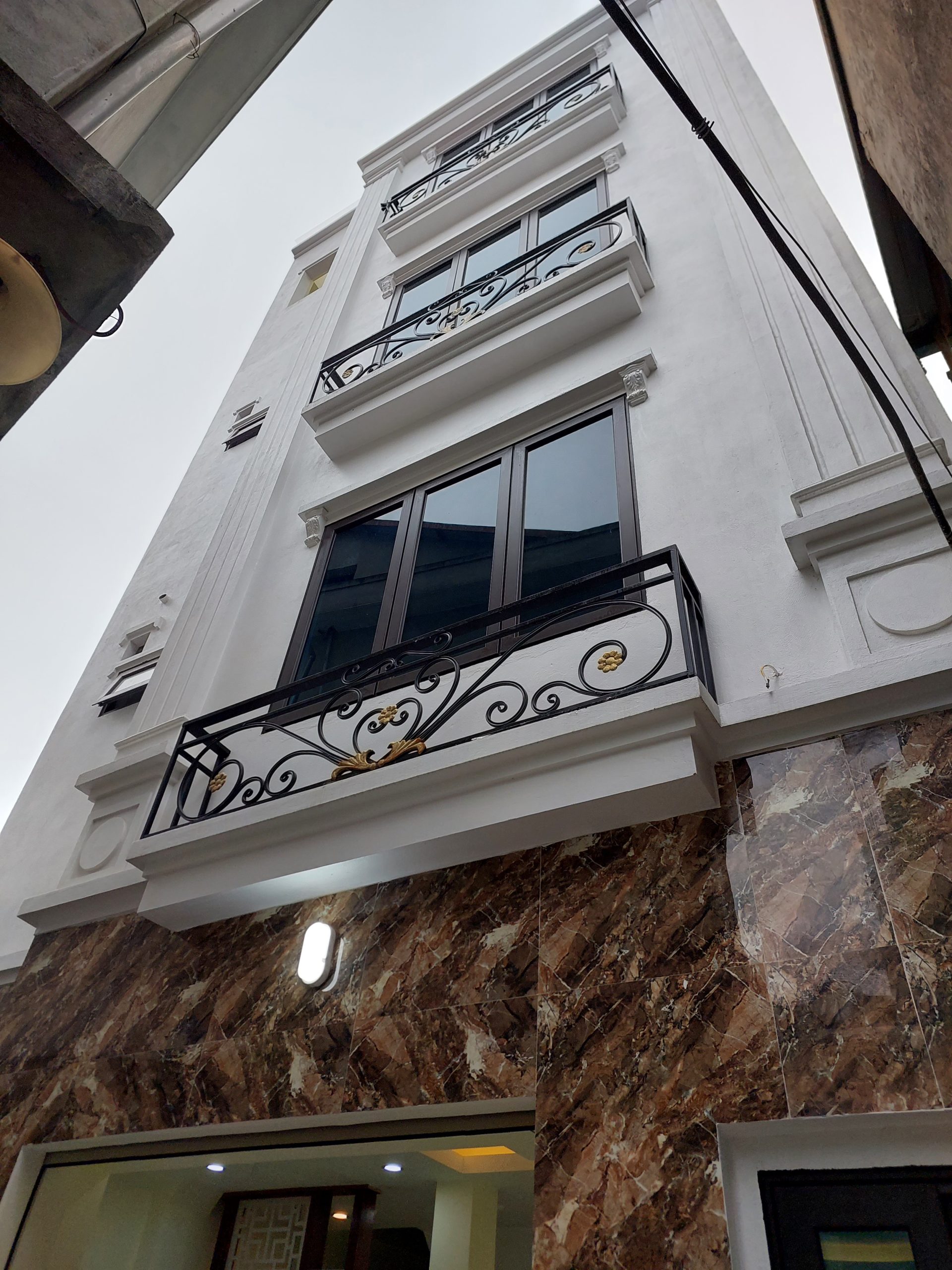 HIẾM – NHÀ DÂN XÂY FULL ĐỒ, CẠNH KĐT HINODE