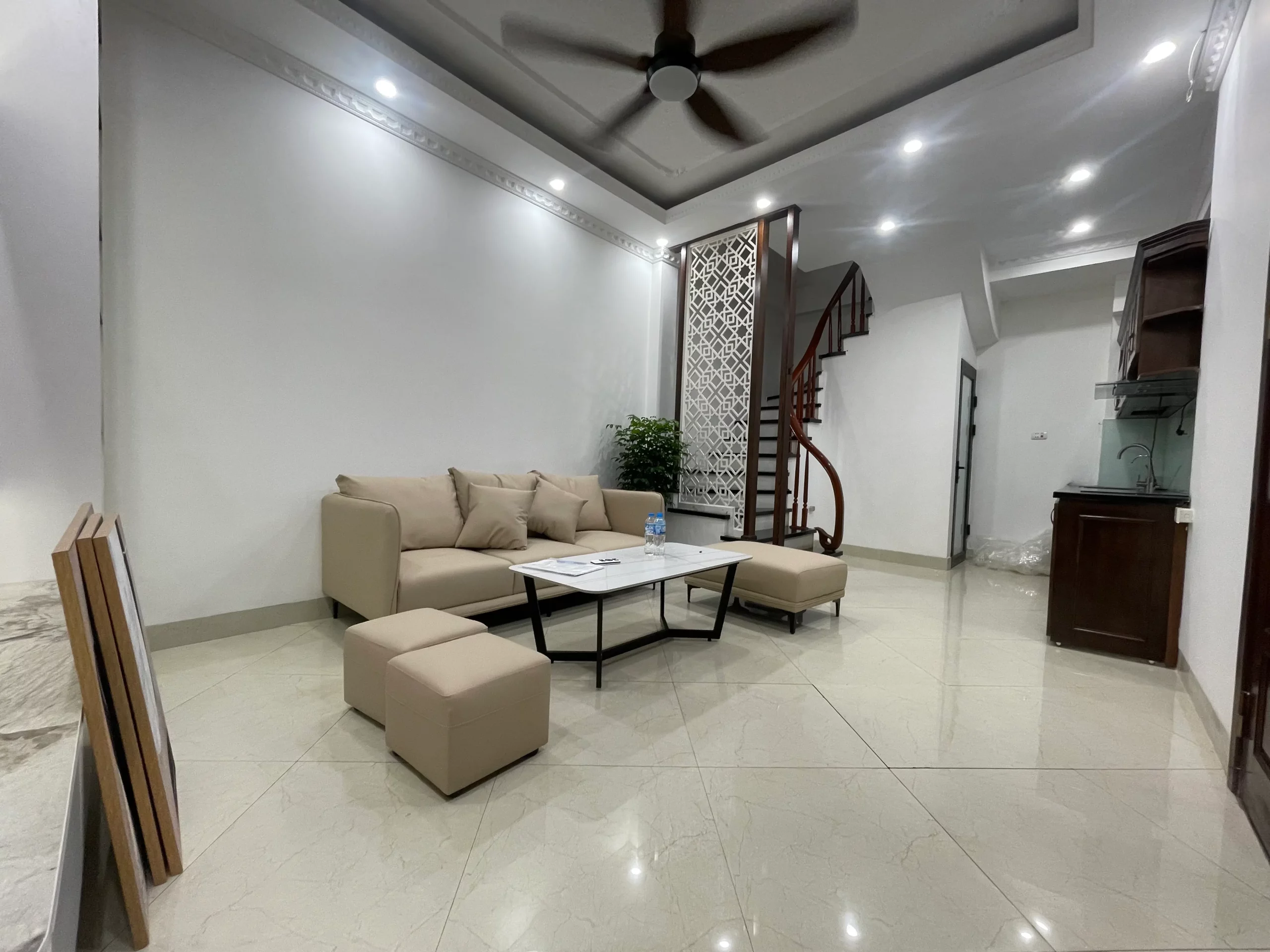 BÁN NHÀ MẶT NGÕ Ô TÔ – LONG BIÊN 1 5 TẦNG KIÊN CỐ FULL NỘI THẤT MẶT TIỀN KHỦNG 7.4M