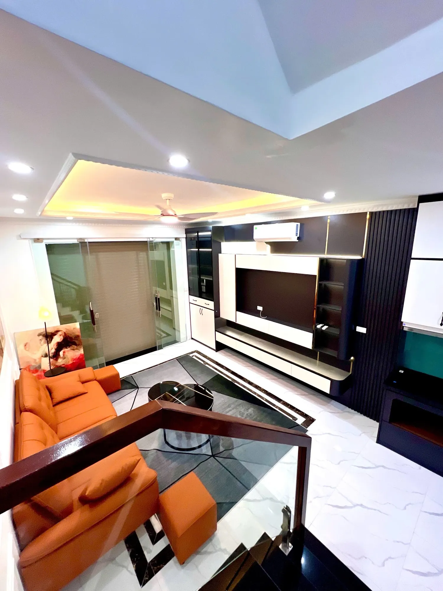 Bán nhà Nguyễn Văn Linh – 6 tầng – ô tô qua cửa – giá 7.4 tỷ