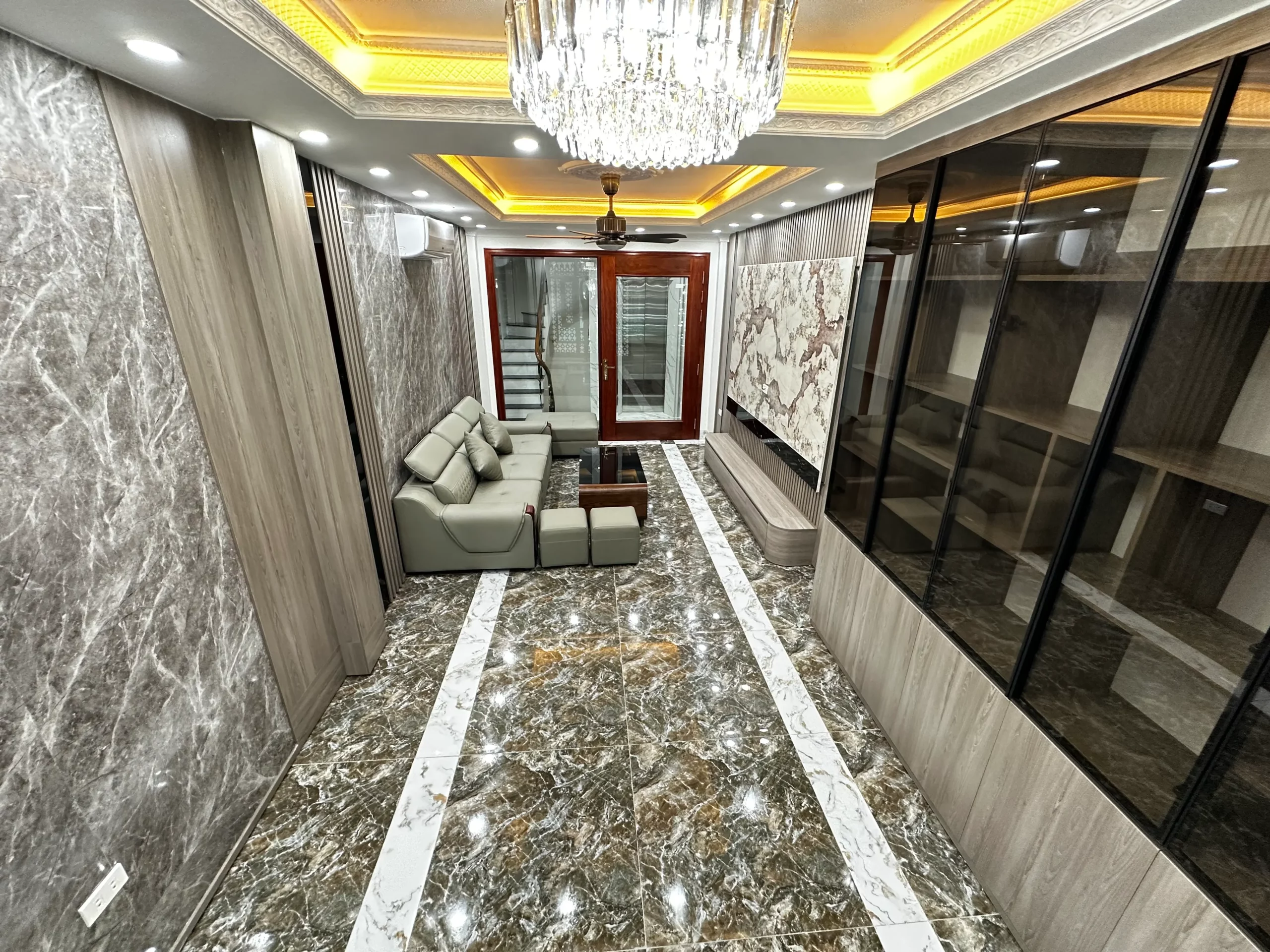 Nhà đẹp Hoàng Như Tiếp Long Biên – 6 tầng, thang máy