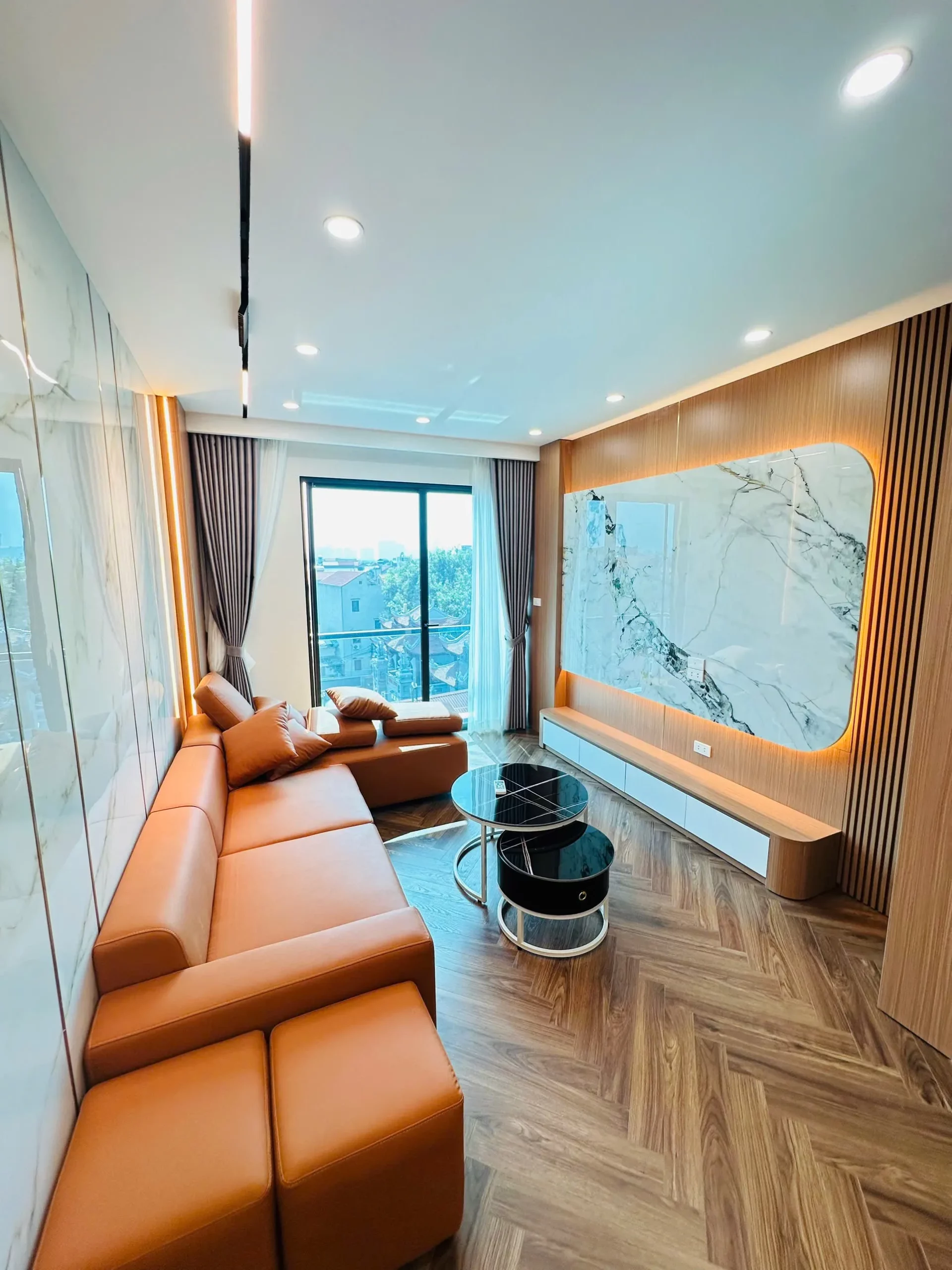 Nhà Xuân Đỗ 42m² x 6 tầng, full nội thất cao cấp tiền tỷ. Vị trí đẹp gần công viên Cự Khối, trường học. Sổ đỏ chính chủ, giá chỉ 9.2 tỷ
