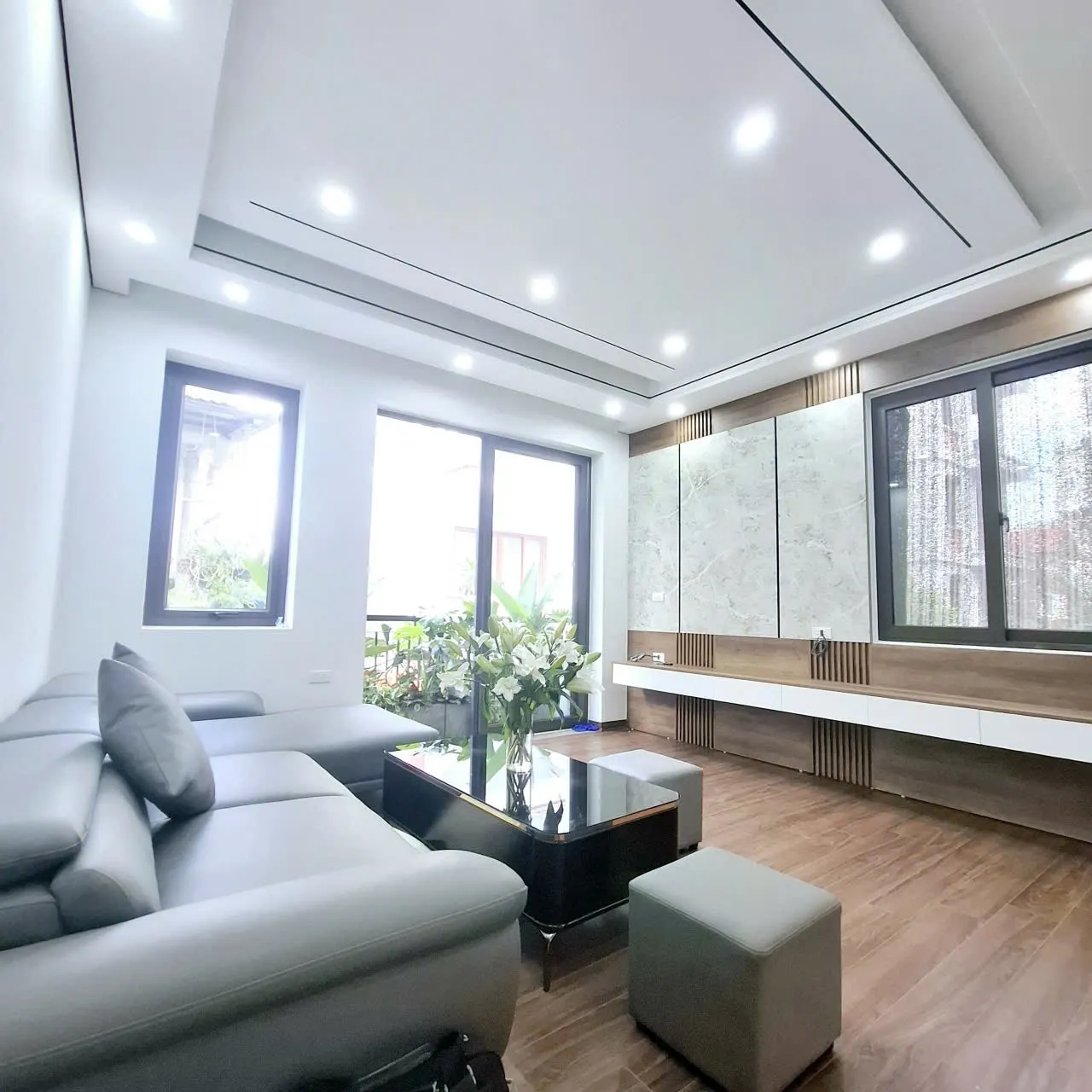 Một ngôi nhà vừa để ở, vừa kinh doanh nhỏ ngay giữa Long Biên… 30m² x 6 tầng, thang máy xịn, lô góc thoáng sáng. – cơ hội không phải lúc nào cũng có!