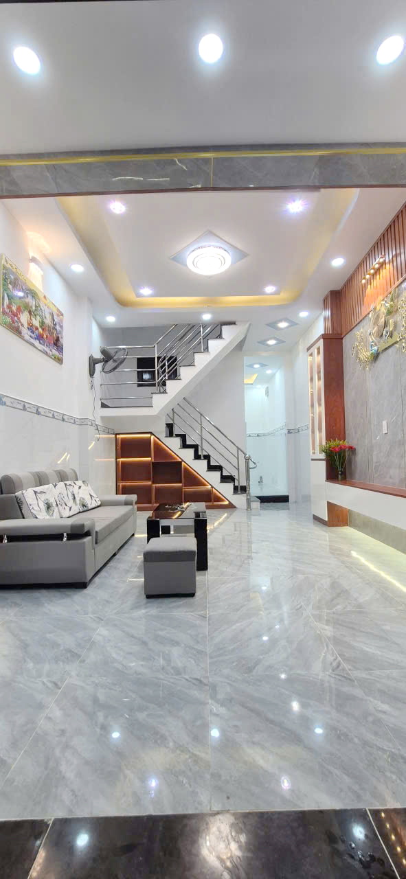 NHÀ ĐẸP VỊ TRÍ TỐT SÁT MT PHẠM THẾ HIỂN P5 Q8