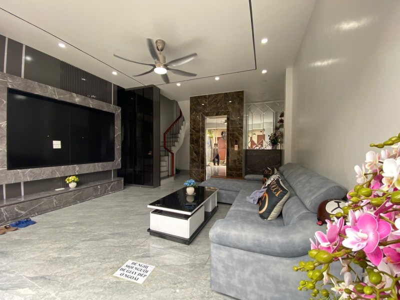 BÁN NHÀ PHỐ ĐÀM QUANG TRUNG – LONG BIÊN – 6 TẦNG THANG MÁY – GIÁ 9 TỶ