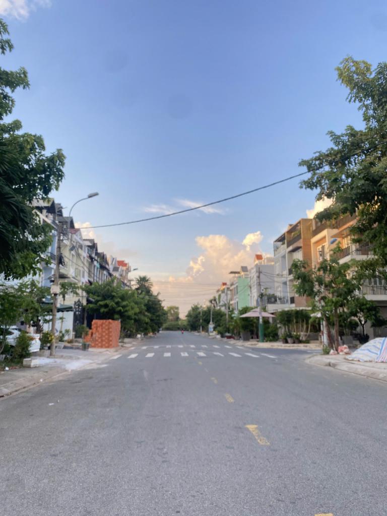 Bán nhà mặt tiền 4 tầng Trịnh Quang Nghị, 5x24, Ở ngay chỉ 10 tỷ 2 - Lh 0931172218