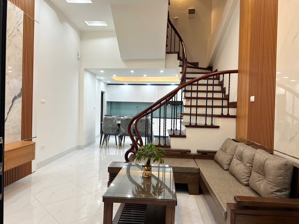 BÁN NHÀ NGỌC THUỴ- FULL NỘI THẤT- 48M-NHỈNH NHỈNH 8 TỶ( TL)