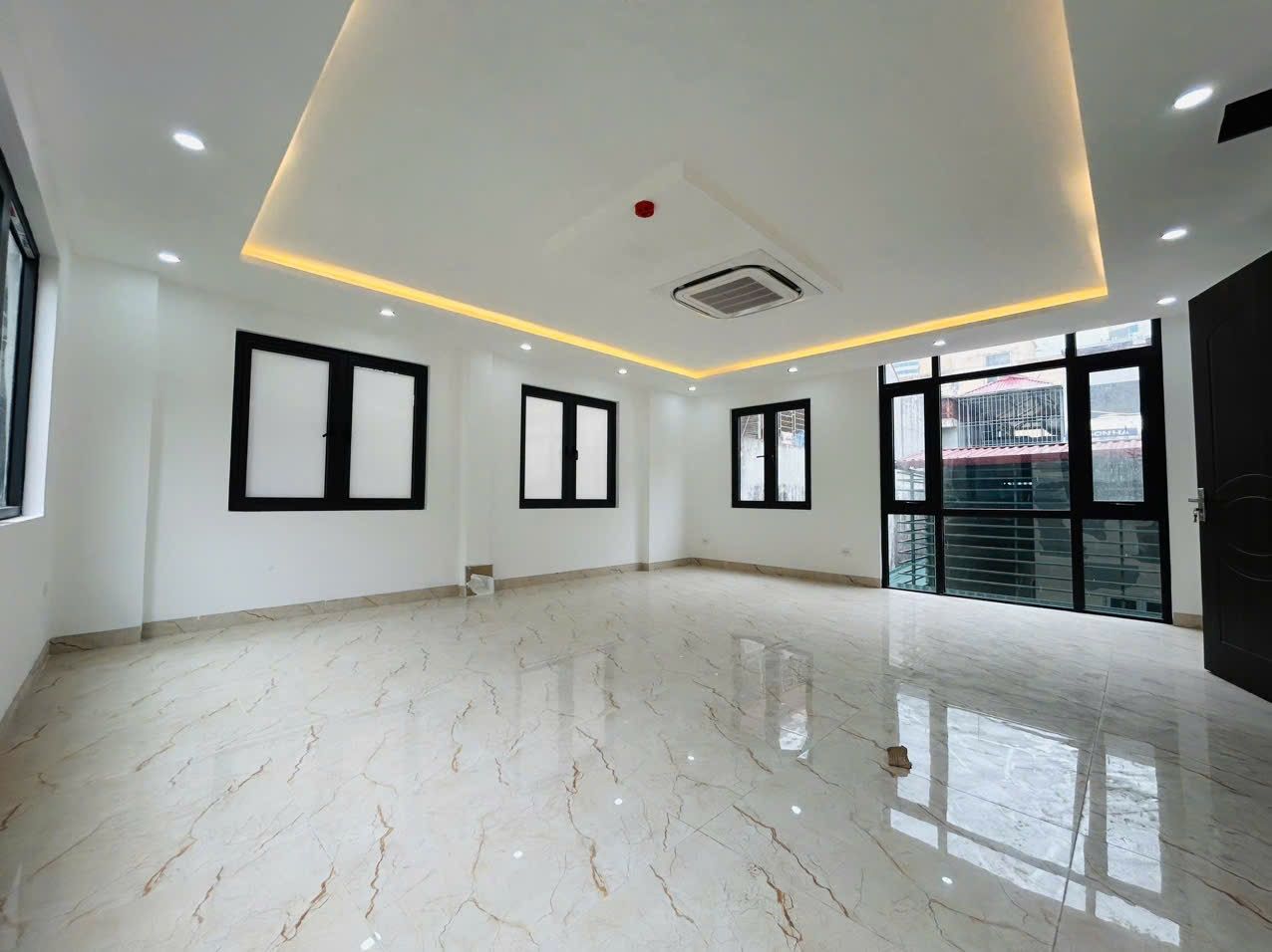 BÁN NHÀ DÒNG TIỀN – NGUYỄN CHÍ THANH, ĐỐNG ĐA – 7 TẦNG THANG MÁY – 3 THOÁNG - VỊ TRÍ ĐẮC ĐỊA