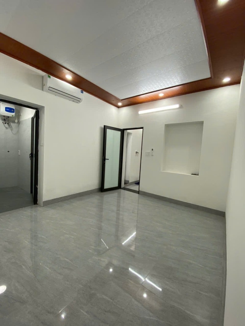 BÁN GẤP CĂN TẬP THỂ TẦNG 1 – NGUYỄN VĂN CỪ, LONG BIÊN - 3,3 TỶ