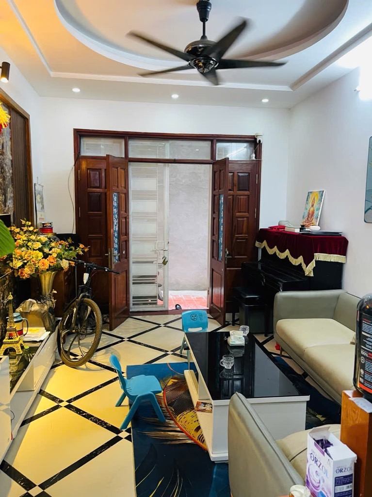 Nhà đẹp Nguyễn Trãi, ngõ nông, gàn ô tô, 4 tầng, chỉ 5,4 tỷ.