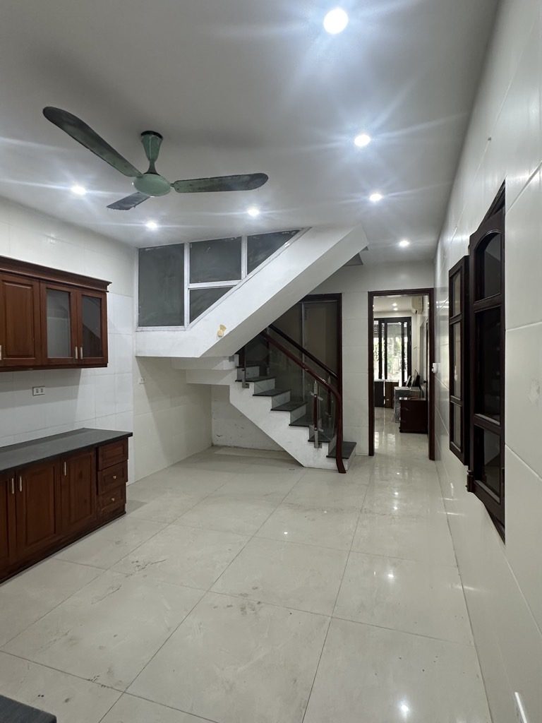 Mặt phố yên lạc bán 90M tặng nhà ô tô kinh doanh hai bà trưng