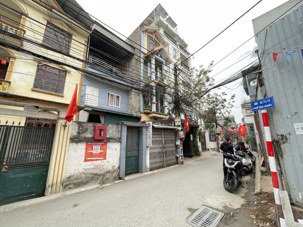 Bán nhà Gia Quất. 40m x 4T oto tránh, lô góc kinh doanh chỉ hơn 6 tỷ còn tl. LH 0936123469