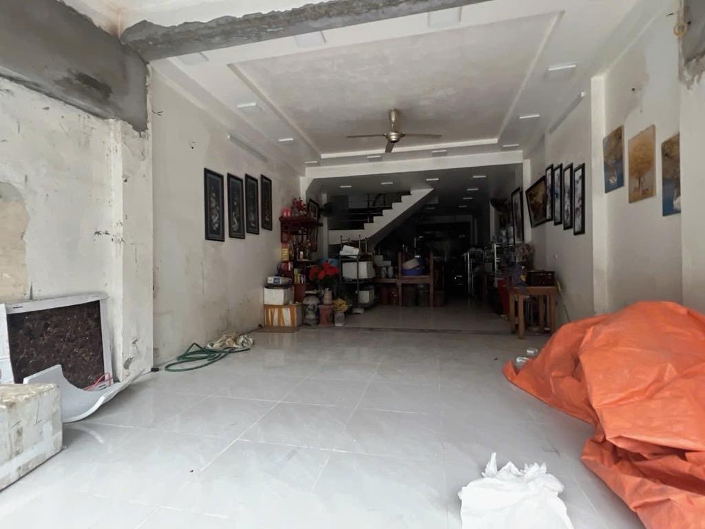 Bán gấp nhà mặt phố Hoàng Quốc Việt 54m2, 6 tầng, mặt tiền 5.5m