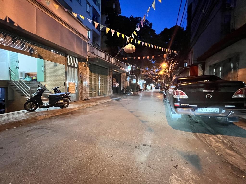 Bán nhà Xuân Đỉnh 43m2, 5 tầng, thang máy, ô tô vào nhà, giá 10.2 tỷ