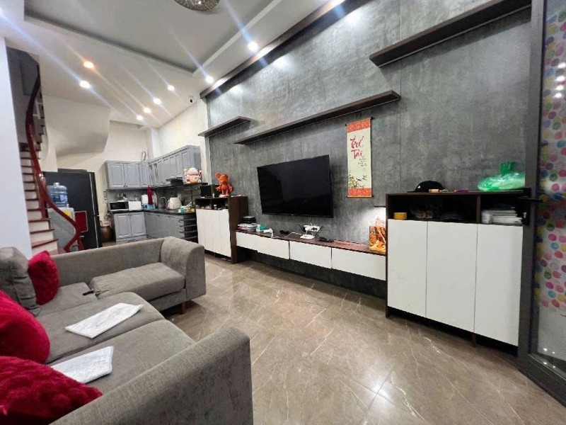 BÁN NHÀ NGỌC LÂM – TRUNG TÂM LONG BIÊN – 5 TẦNG ĐẸP, FULL NỘI THẤT 7.6 TỶ