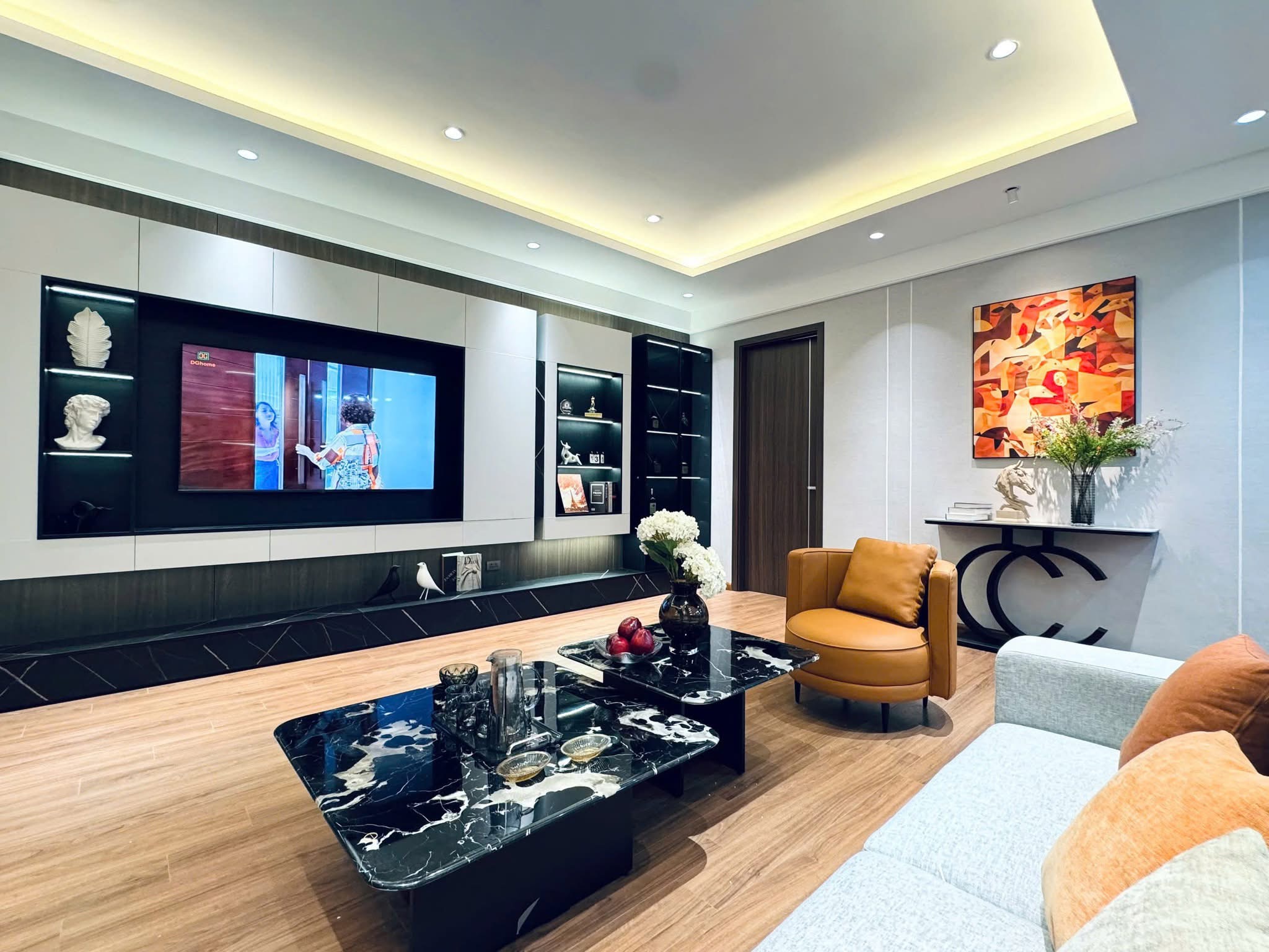 NHÀ 5 TẦNG, 2 THOÁNG, NỘI THẤT XỊN, VỈA HÈ, GARA Ô TÔ, NGÕ THÔNG,Ở NGAY PHỐ TRẦN KIM XUYẾN.