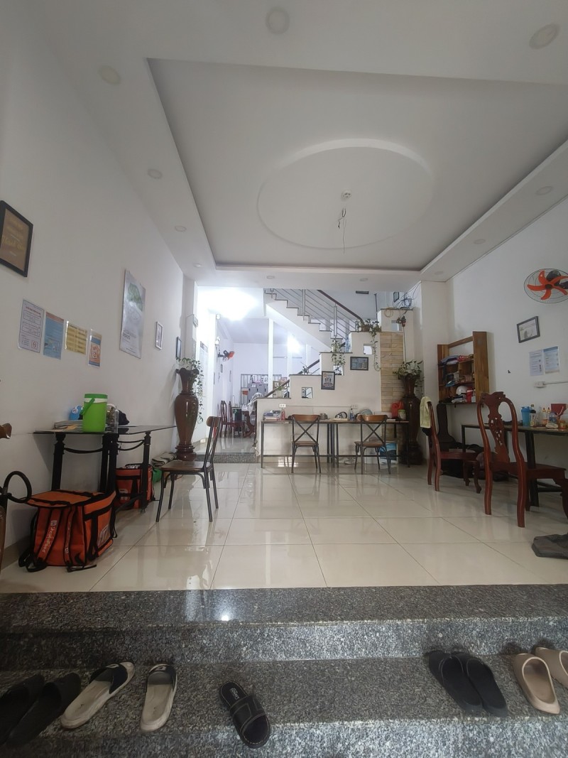 Bán nhà mặt tiền đường Số 8, Tăng Nhơn Phú, TP HCM, DT 130m2, 3 tầng, 5PN, sổ hồng. Giá 11.6 tỷ.