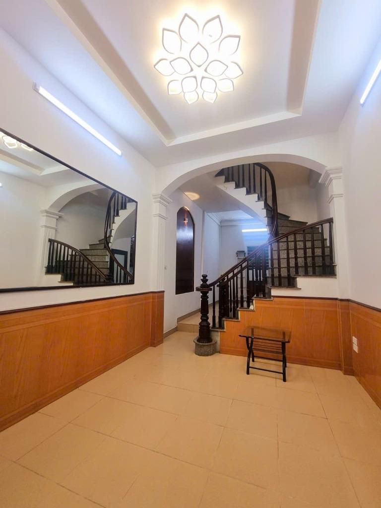 Chỉ 5,8 tỷ có ngay nhà gần phố Thụy Khuê 35m², 5 tầng, lô góc