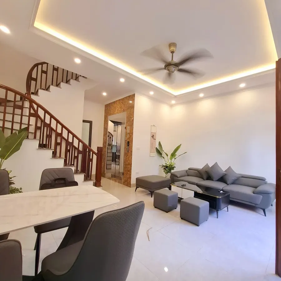 NHÀ MỚI FULL NỌI THẤT Phố Nguyễn Văn Linh 46m2 X 6 Tầng 7.8 Tỷ Long Biên.