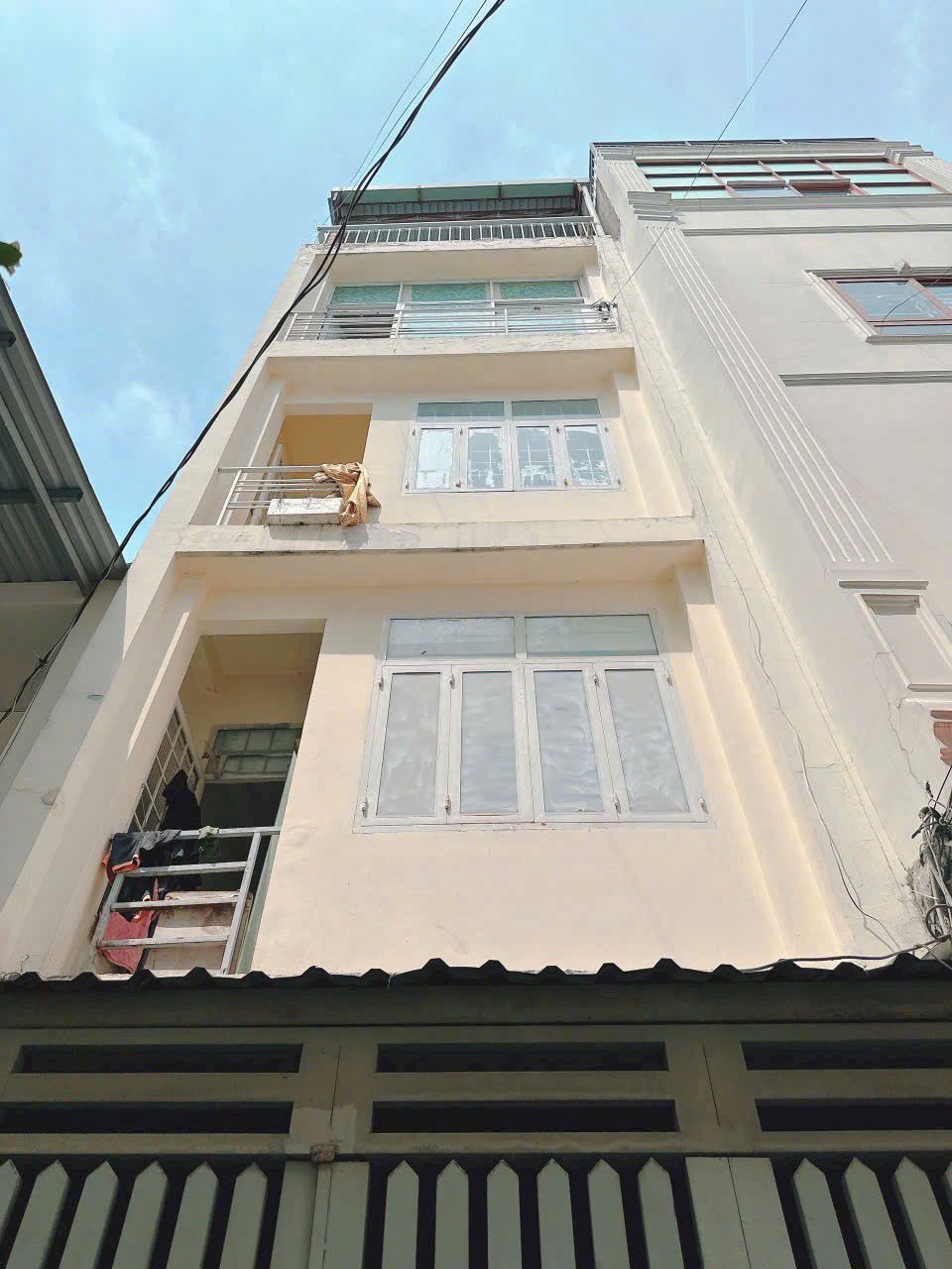Nhà 4 Tầng Trung Tâm Q1, Hẻm 5m Cống Quỳnh, 7 Phòng ngủ, Thu Nhập Ngay, Chỉ 30m Ra Mặt Tiền!