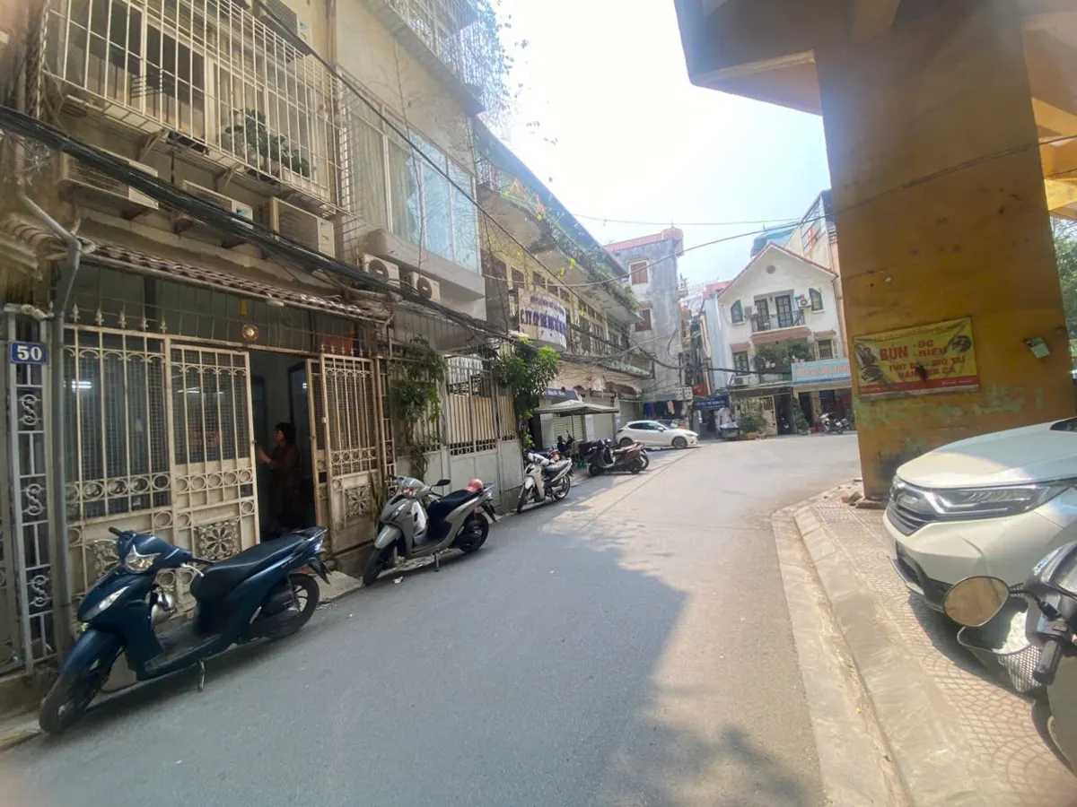 Bán Nhà Trịnh Hoài Đức. Đống Đa. Ô Tô. DT 36m2. MT 3,4m. 3 Tầng. Giá 12,5 Tỷ.