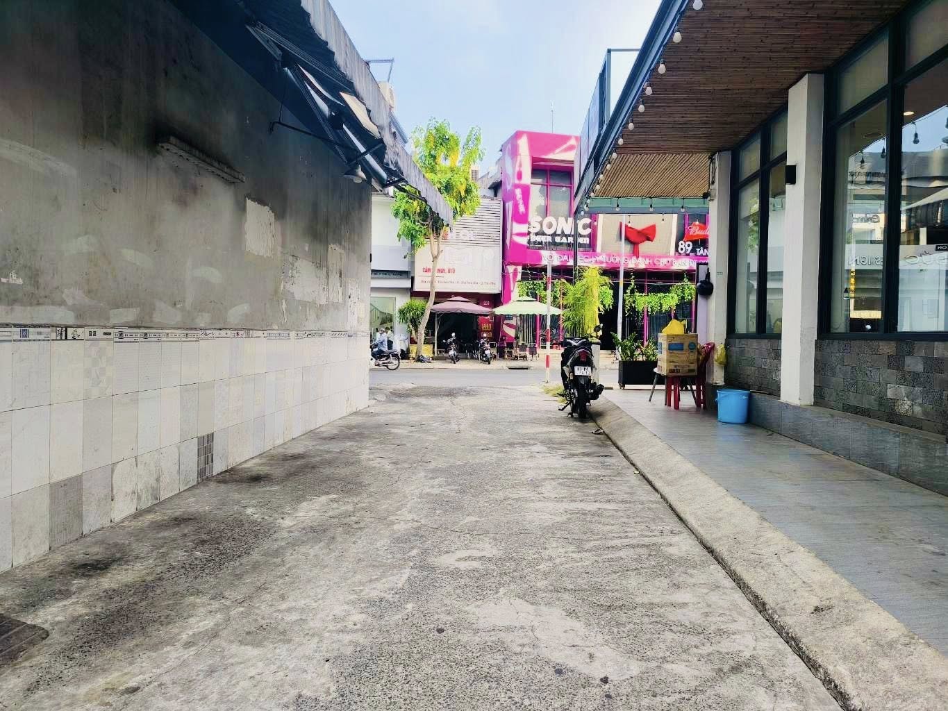 TÂN SƠN NHÌ – XE 7C VÀO NHÀ – NGANG KHỦNG 13M – CHDV/BIỆT THỰ SÂN VƯỜN – HC