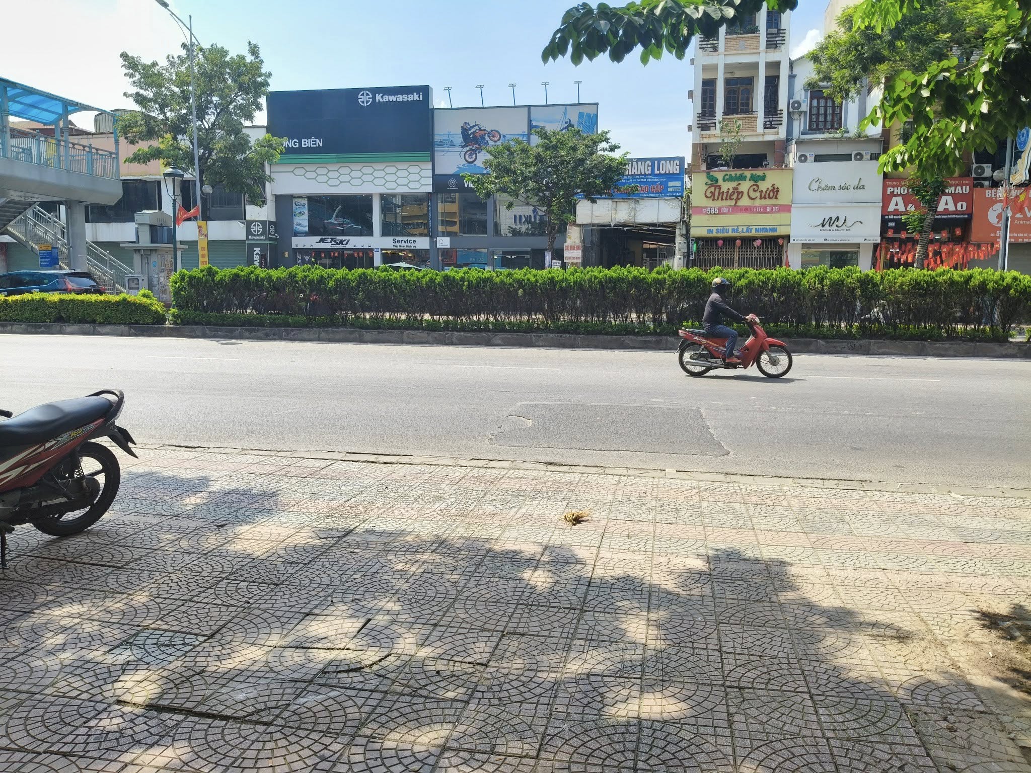 TÒA NHÀ, MẶT ĐƯỜNG, NGUYỄN VĂN CỪ, LONG BIÊN-VỈA HÈ-KD-Ô TÔ:150M X8T, MT 15M, GIÁ 99 TỶ.