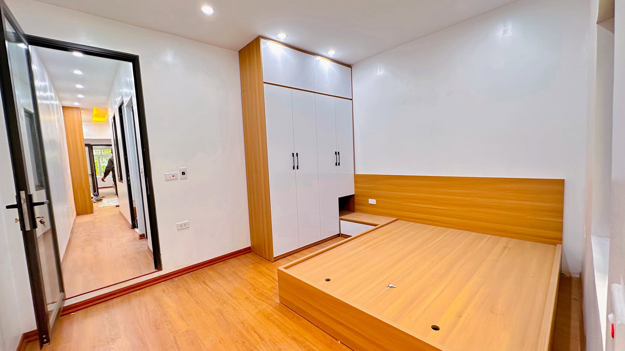 Tầng 2 TT Đại học SP Trần Quốc Hoàn 85m 3PN Mới đẹp, 4.68 tỷ TT Cầu Giấy