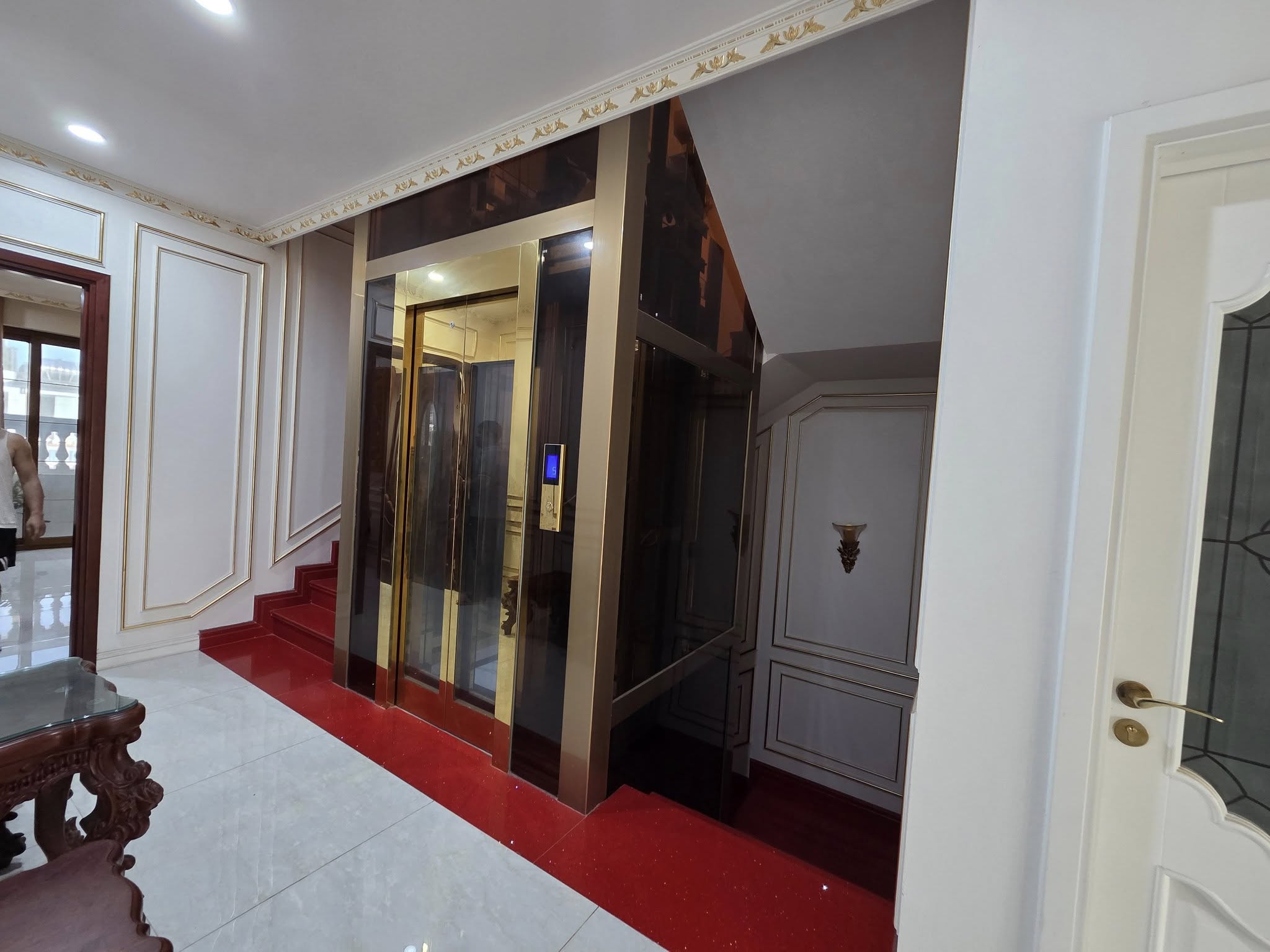 Bán nhà phố Duy Tân, Cầu Giấy, 80m2, 6 tầng, thang máy, ô tô, full nội thất, hơn 30 tỷ