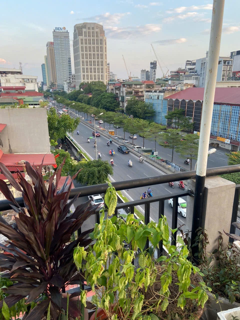 CẦN BÁN-NHÀ MẶT PHỐ-MẶT CHỢ-HỒNG HÀ HOÀN KIẾM-49M 6T-KINH DOANH ĐỈNH-CHO THUÊ