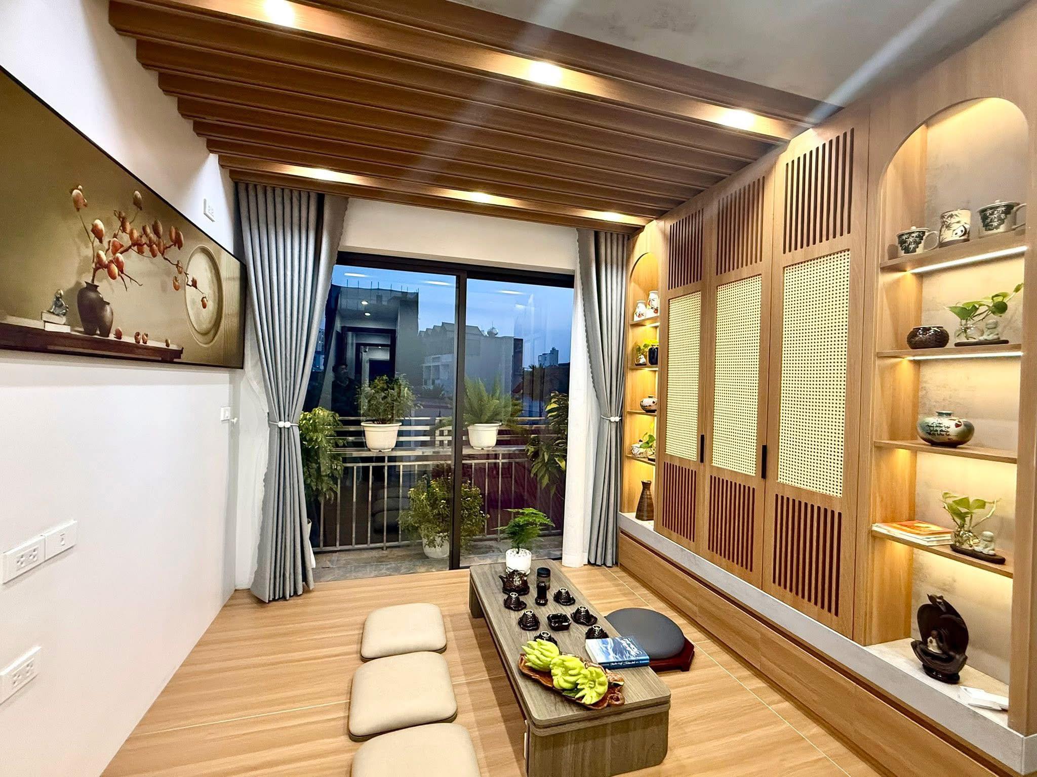 Bán nhà đẹp 45m2 6 tầng thang máy Lê Thanh Nghị, ô tô đỗ cửa, vỉa hè thông thoáng