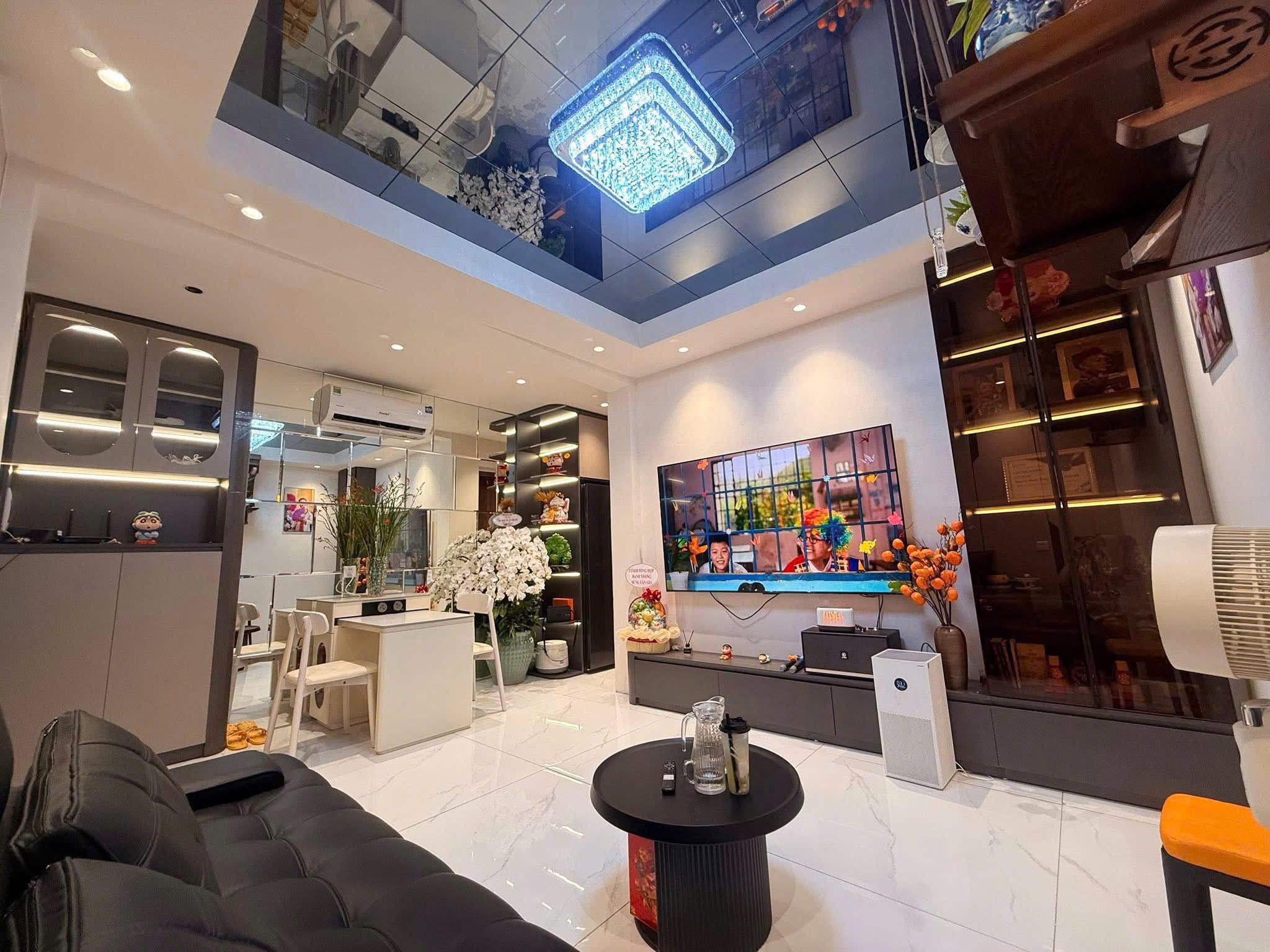 Tập thể Chùa Láng, 68m2, gần ĐH Ngoại thương, Nội thất cực đẹp, 4.68 tỷ