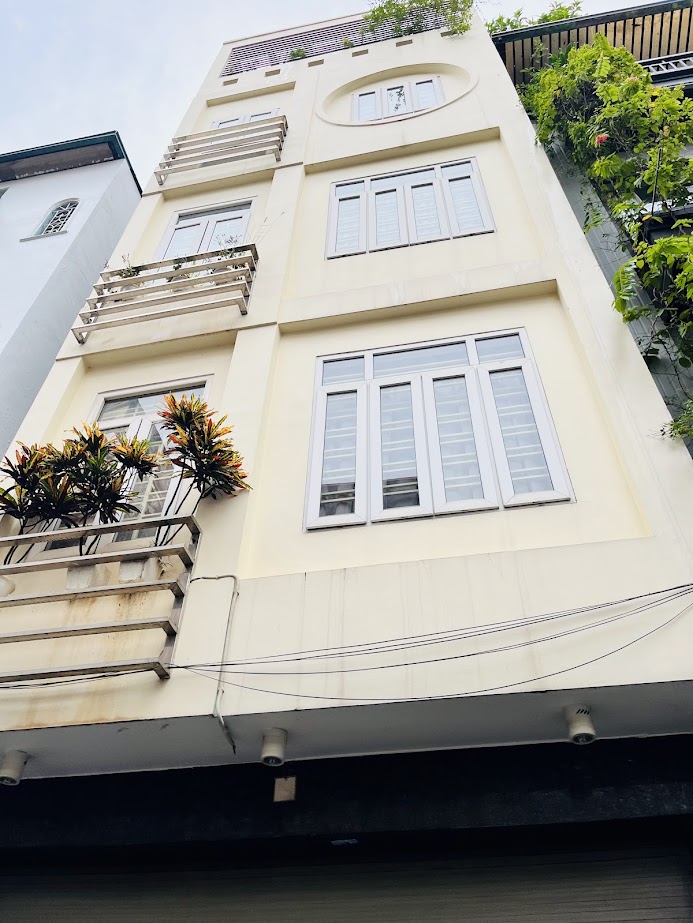 Nhà đẹp ở ngay khu Trường Chinh -Vương Thừa Vũ DT hơn 90m,gara ôtô,phù hợp ở,làm VP, KD đỉnh