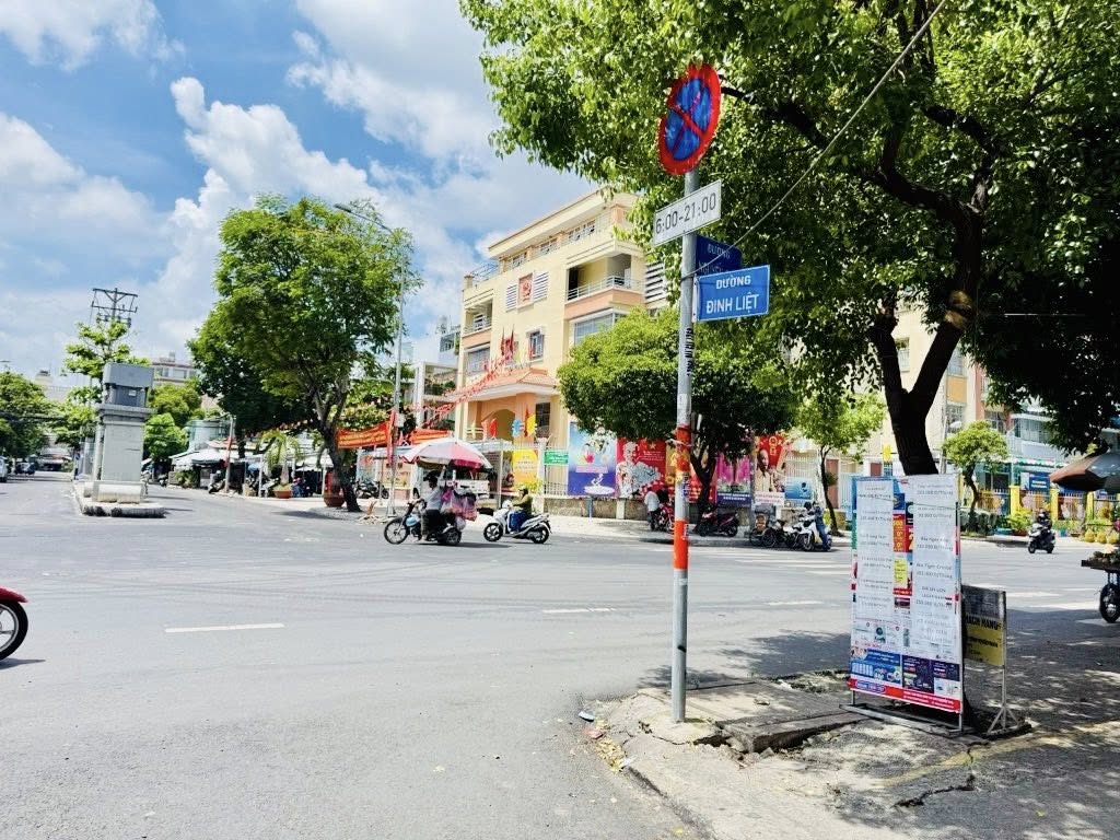 SHOPHOUSE NGAY GIAO LỘ NGUYỄN SƠN – 2 TẦNG – 85M – GIÁ NHỈNH 5 CHỈ 60TR/M