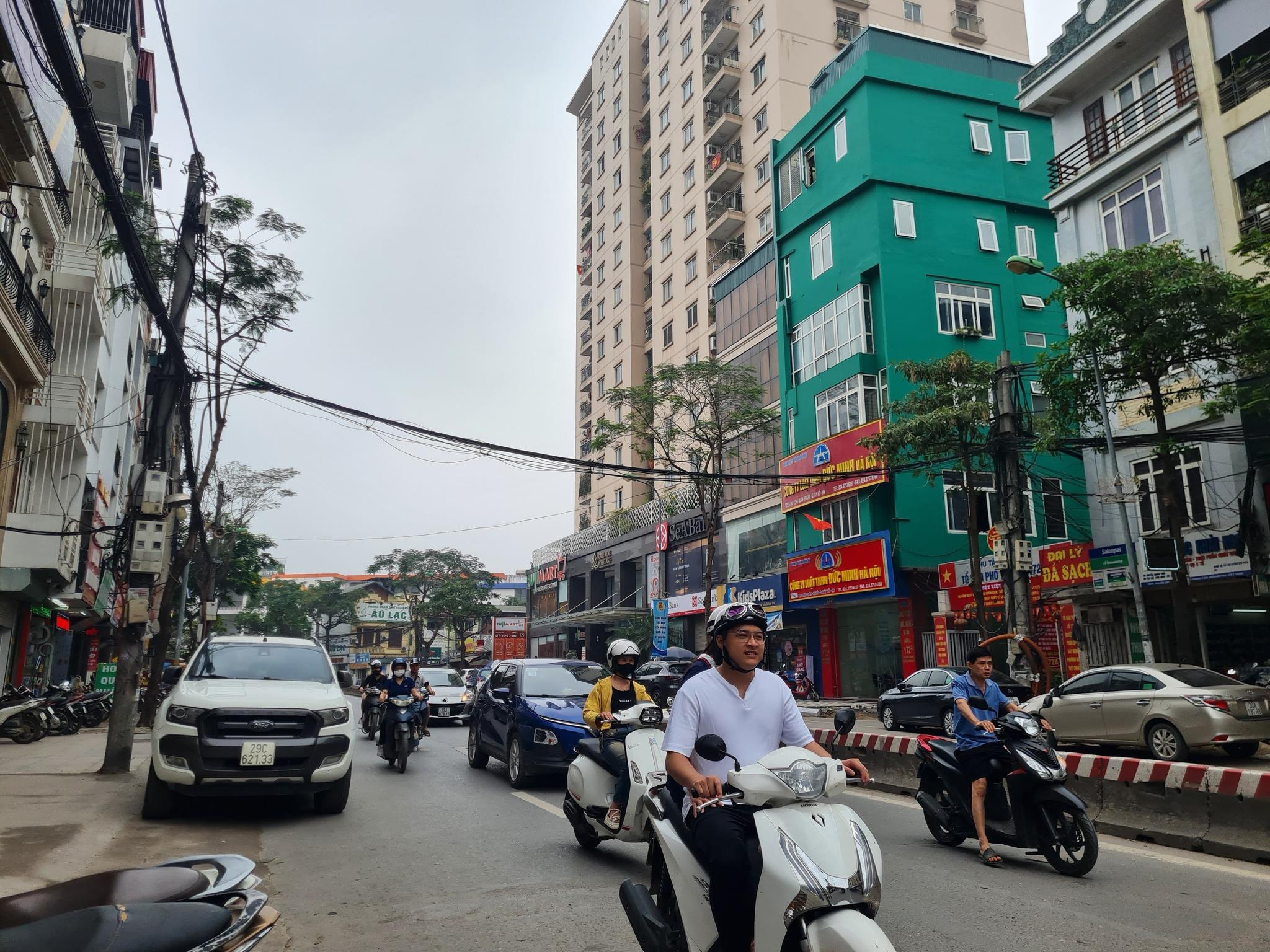 BÁN NHÀ - LẠC LONG QUÂN –OTO TRÁNH - KINH DOANH SẦM UẤT-GẦN HỒ TÂY 82M 5TẦNG 25.9TỶ
