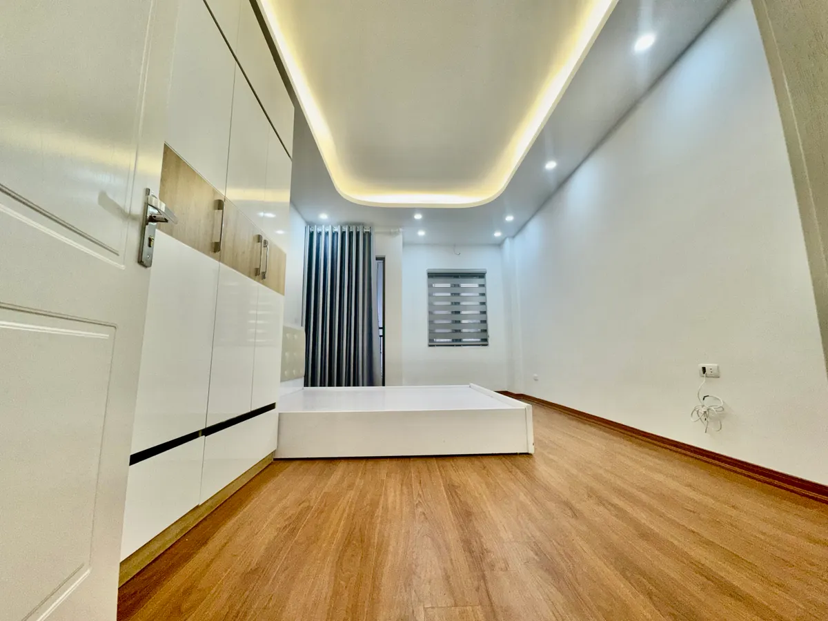 Bán Nhà Dương Quảng Hàm. Cầu Giấy. DT 33m2. MT 3.3m. 5 Tầng. Giá 8,86 Tỷ