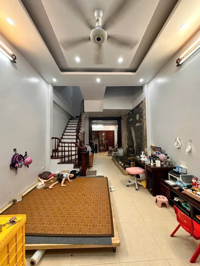 Bán Nhà Ngõ Góc Đề. Hoàng Mai. DT 65m2. MT 4.3m. 5 Tầng. Giá 13,8 Tỷ.