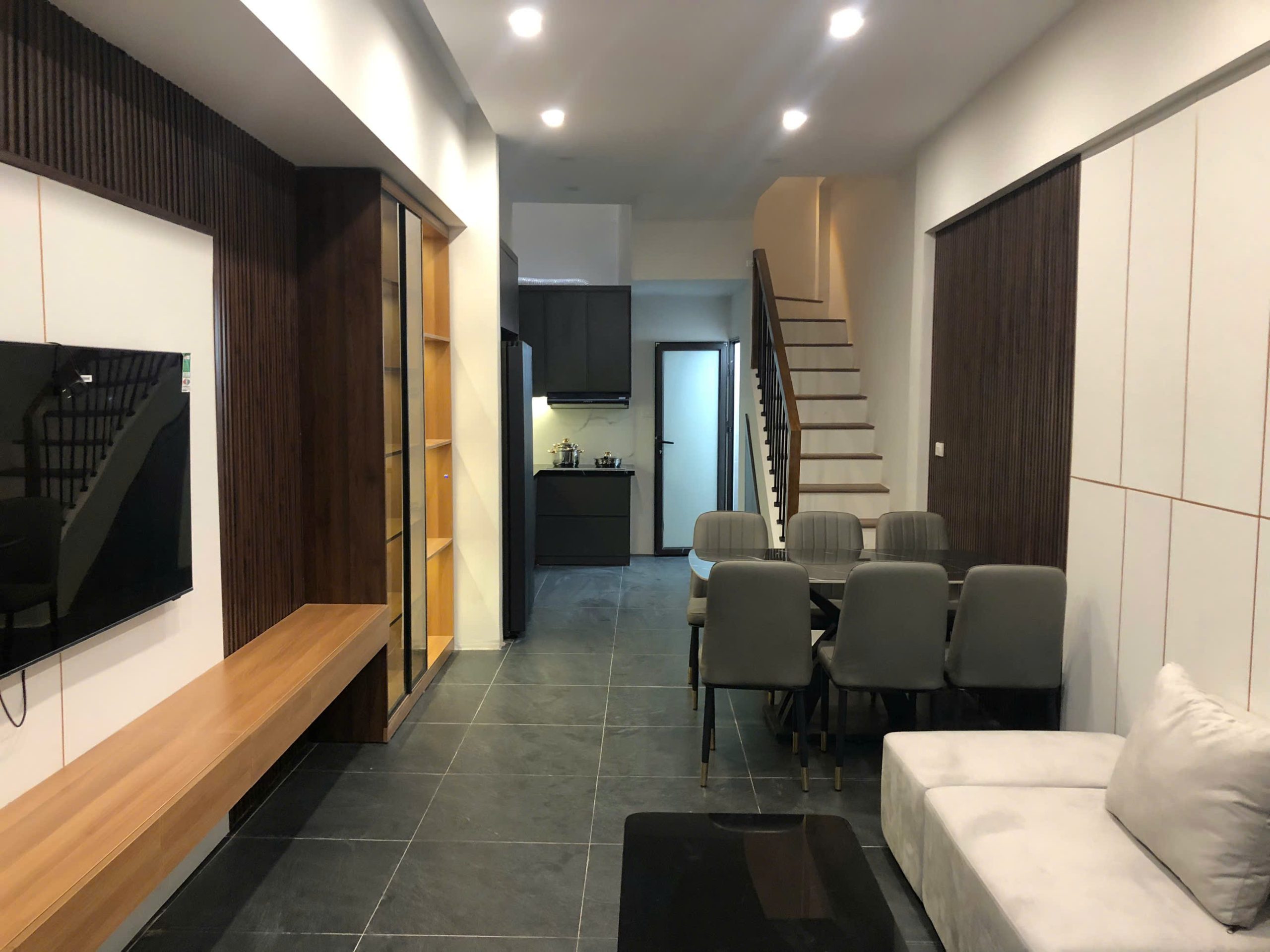 NHÀ ĐẸP - GIÁ TỐT - Vị Trí Đắc Địa Tại Đường Nghi Tàm, Phường Tứ Liên, Tây Hồ, Hà Nội