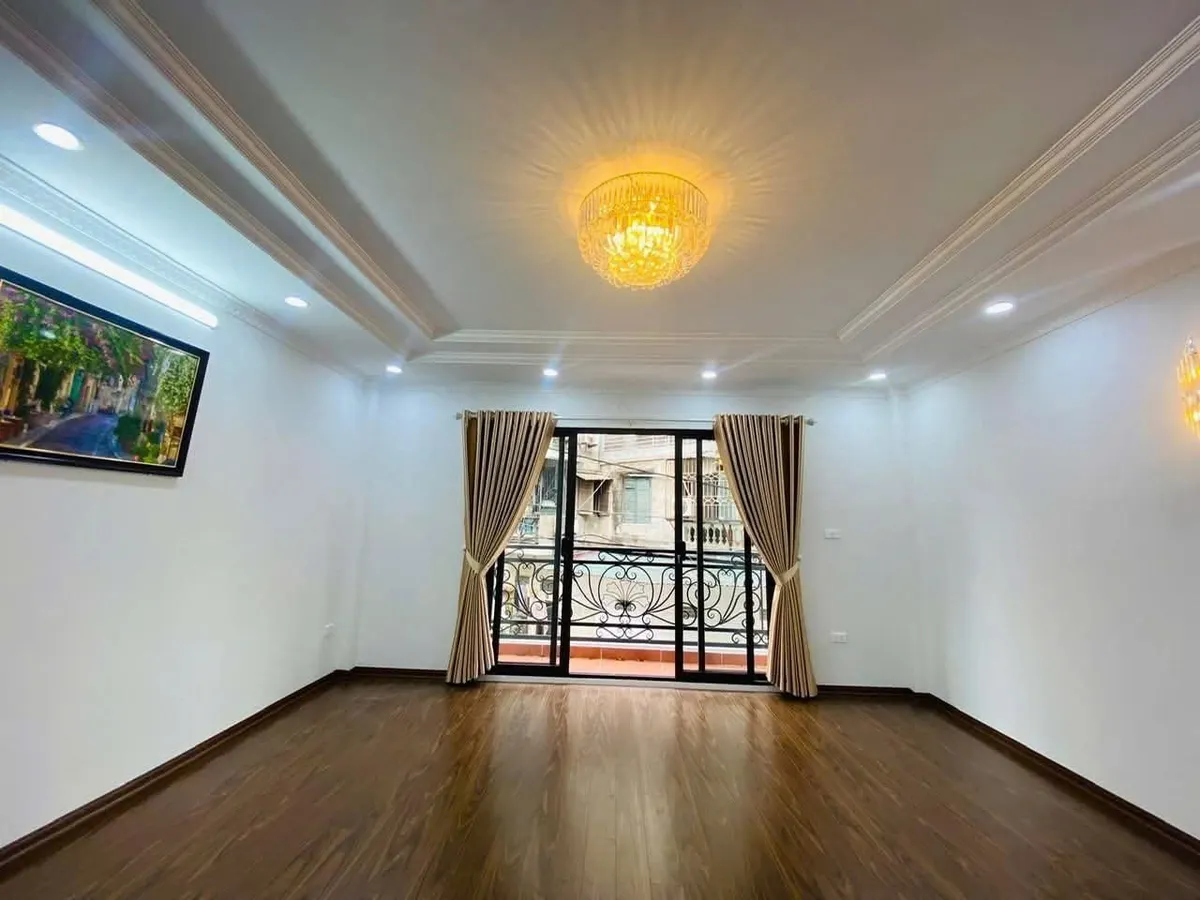 Bán Nhà Kim Đồng. Hoàng Mai. 5 Tầng Thang Máy. Ô Tô. DT 61m2. MT 5m. Giá 21.4 Tỷ.