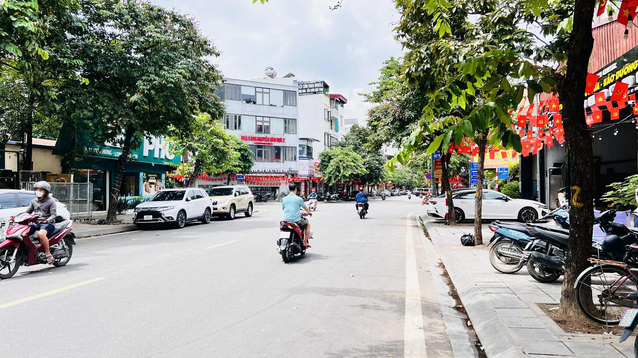 bán nhà mặt phố Việt Hưng, lô góc 3 thoáng, mặt tiền 19m, vỉa hè, kinh doanh ngày đêm