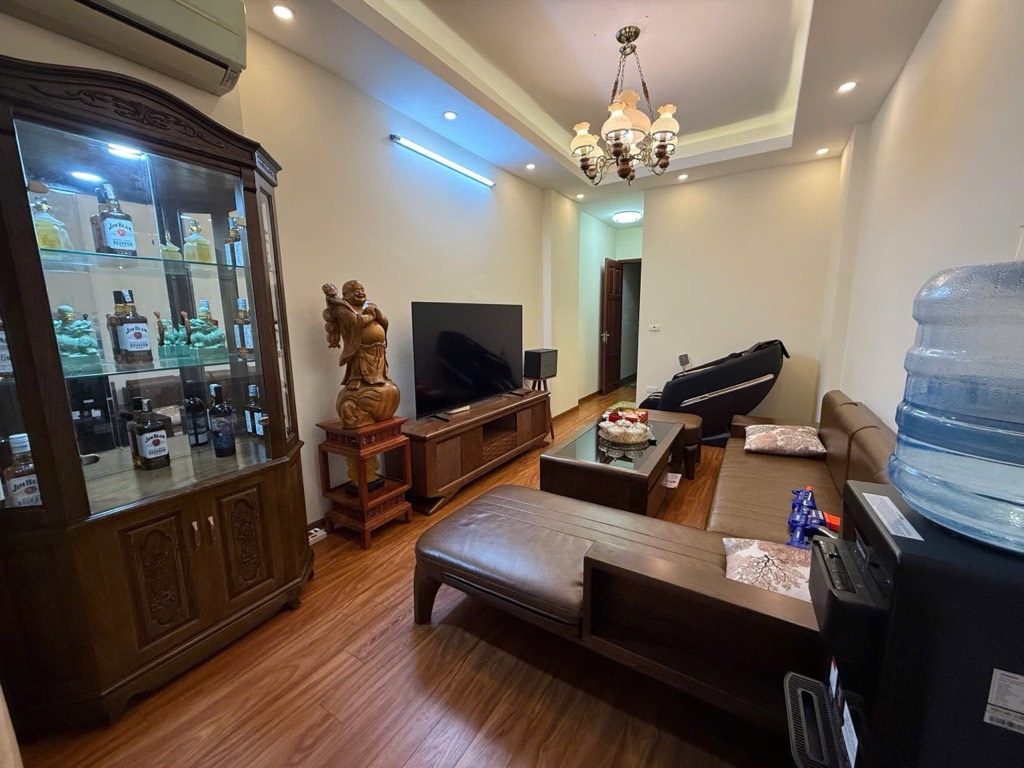 BÁN NHÀ NGUYỄN VĂN CỪ-LONG BIÊN, 35M, NHÀ ĐẸP Ở NGAY- NHỈNH 8 TỶ