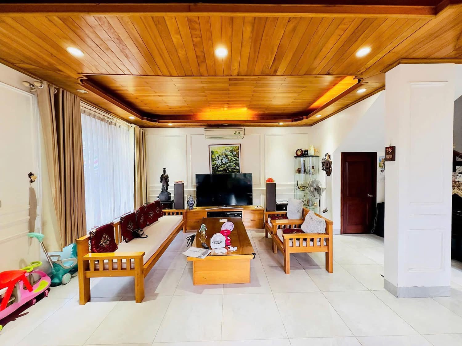 BÁN NHÀ PHÂN LÔ TRUNG TÂM CẦU GIẤY, MẶT TIỀN 6M, VỈA HÈ, Ô TÔ TRÁNH, KINH DOANH, Ở SƯỚNG.