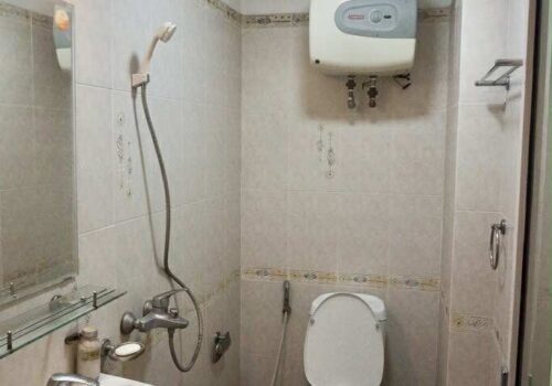 Cho thuê nhà nguyên căn tại ngõ 414 Đường Láng, Đống Đa, Hà Nội.