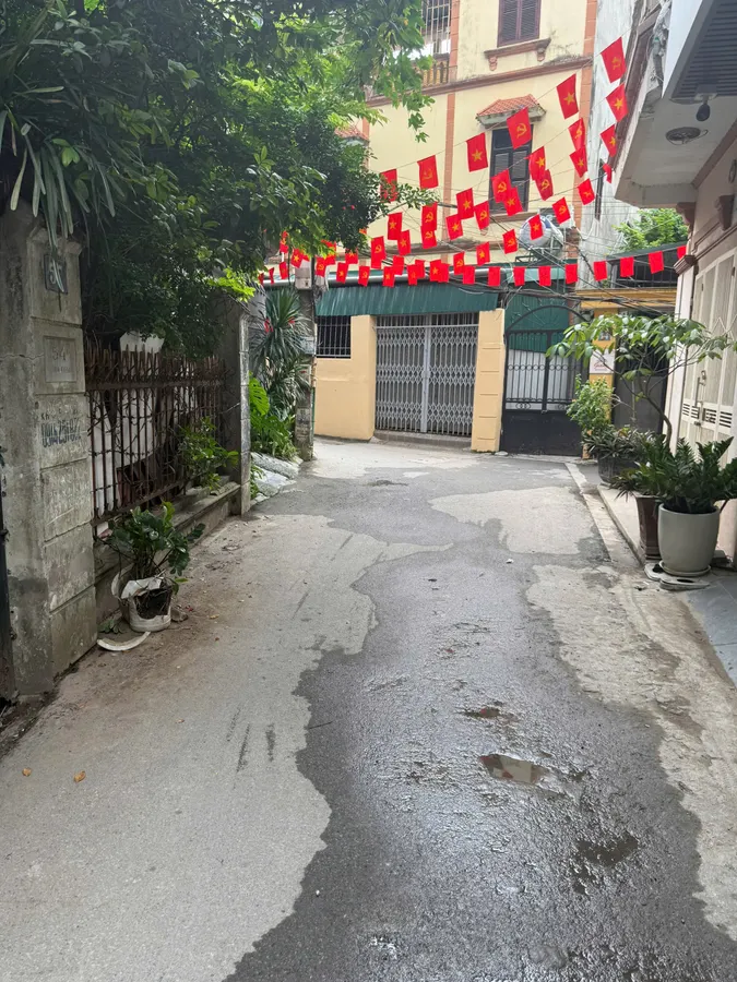 NHÀ MỚI Phố Nguyễn Văn Cừ 32m2 6 tầng X 8.38 tỷ Long Biên Hà Nội.