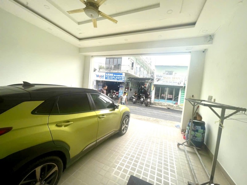 Bán nhà mặt phố Linh Xuân, TPHCM, 140 m2, 3 tầng, 4PN, SHR, giá 9,05 tỷ. LH: 0933125879