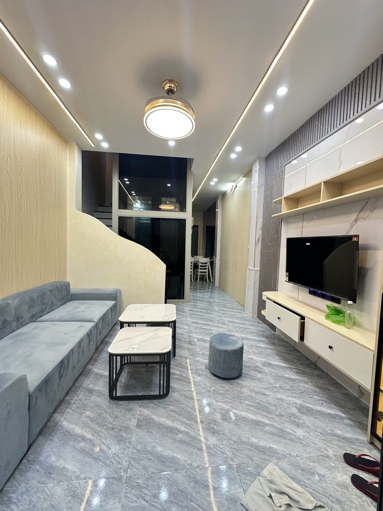 Bán nhà ngõ 140 Ngọc Thuỵ 45m x 4T thang máy, oto tránh, gửi xe oto 10m, chỉ hơn 8t còn tl. LH 0936123469