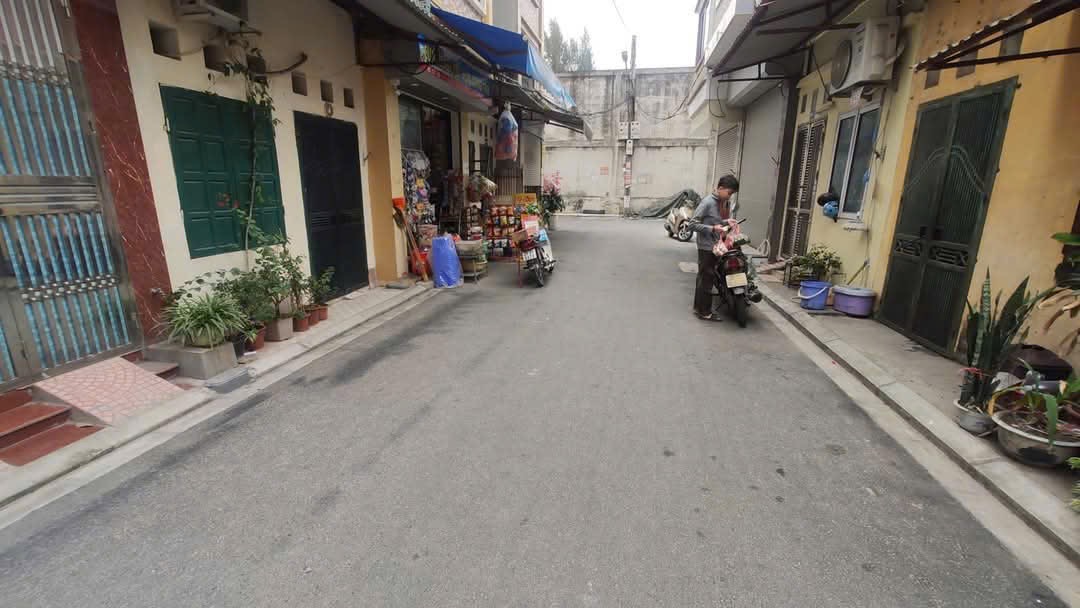 Bán nhà c4 khu 918 phúc đồng 35m đường oto tránh chỉ 7 tỷ 3 còn tl. LH 0936123469