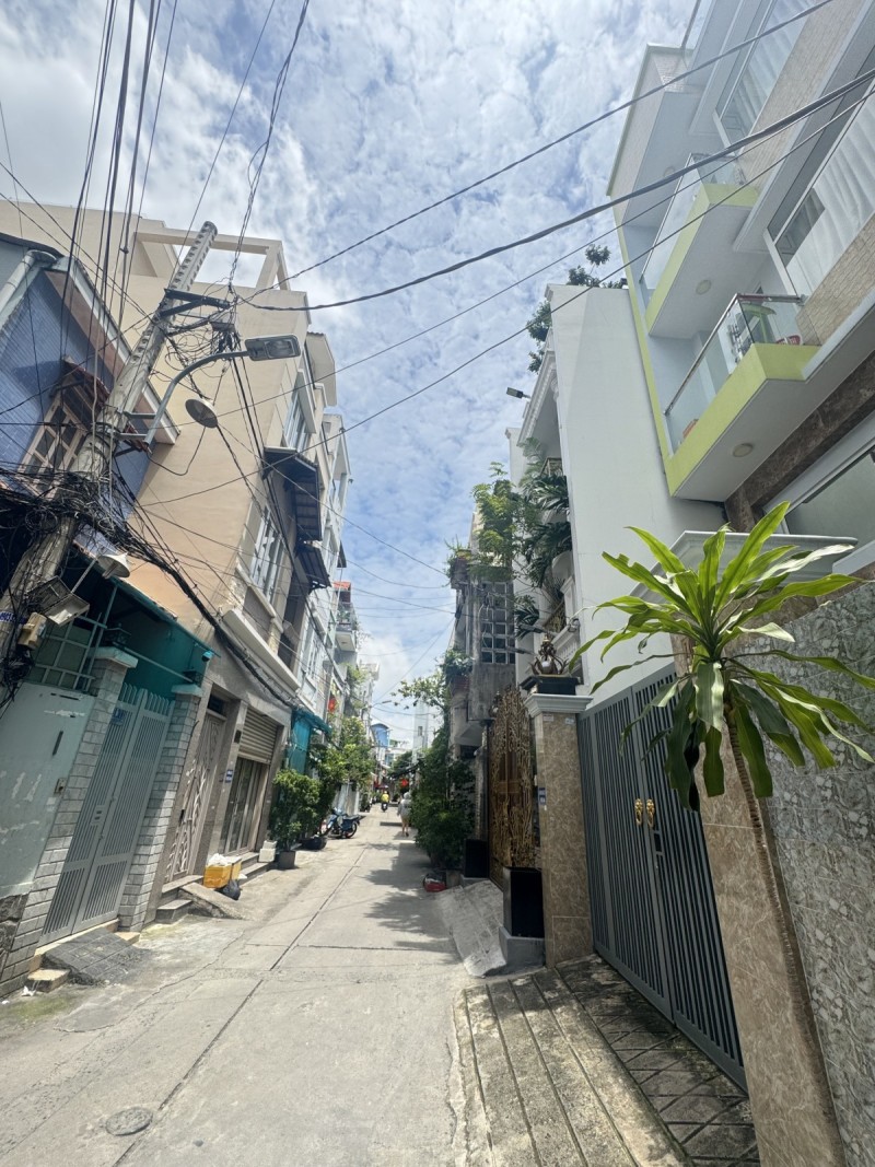 BÁN NHÀ BÌNH THẠNH HXH 70M2 2 TẦNG NGANG 4M SÁT MT XÂY CHDV HOÀNG HOA THÁM 6.8 TỶ.