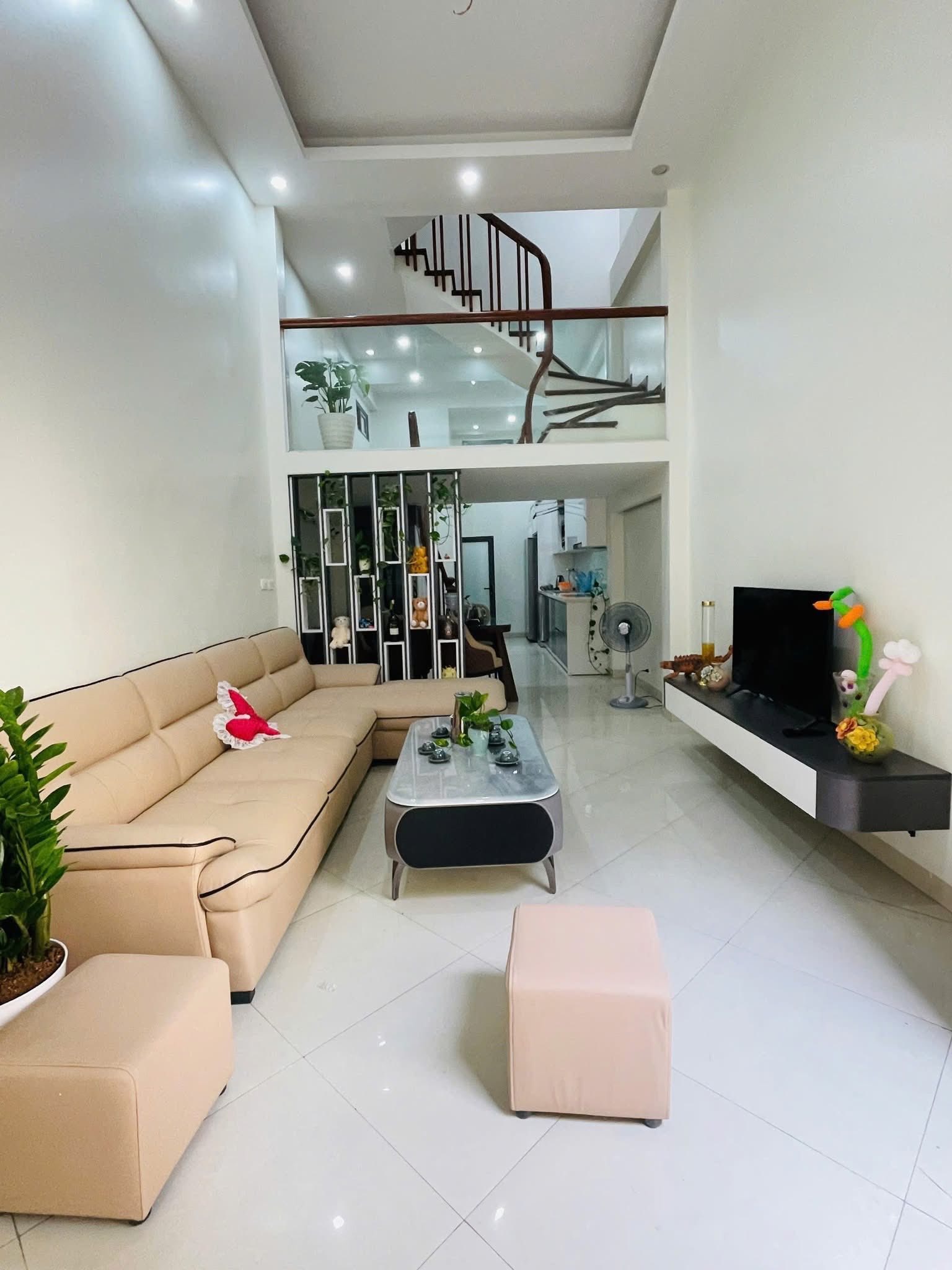 Bán nhà ngõ 132 Xuân Thủy, Cầu Giấy, 43m2, 6 tầng, ngõ thông, ô tô gần, full đồ, 9.99 tỷ