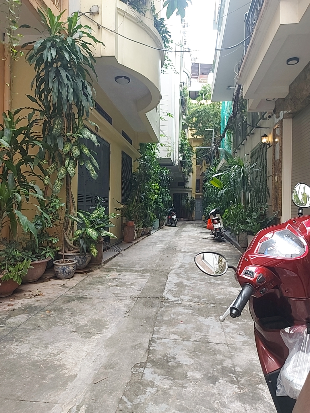 PHÂN LÔ CÁN BỘ - NGÕ THÔNG BÀN CỜ - Ô TÔ TẢI PHI - MỘT BƯỚC RA PHỐ - NHÀ ĐẸP DÂN XÂY - HAI THOÁNG TRƯỚC SAU - Ở SƯỚNG ,,